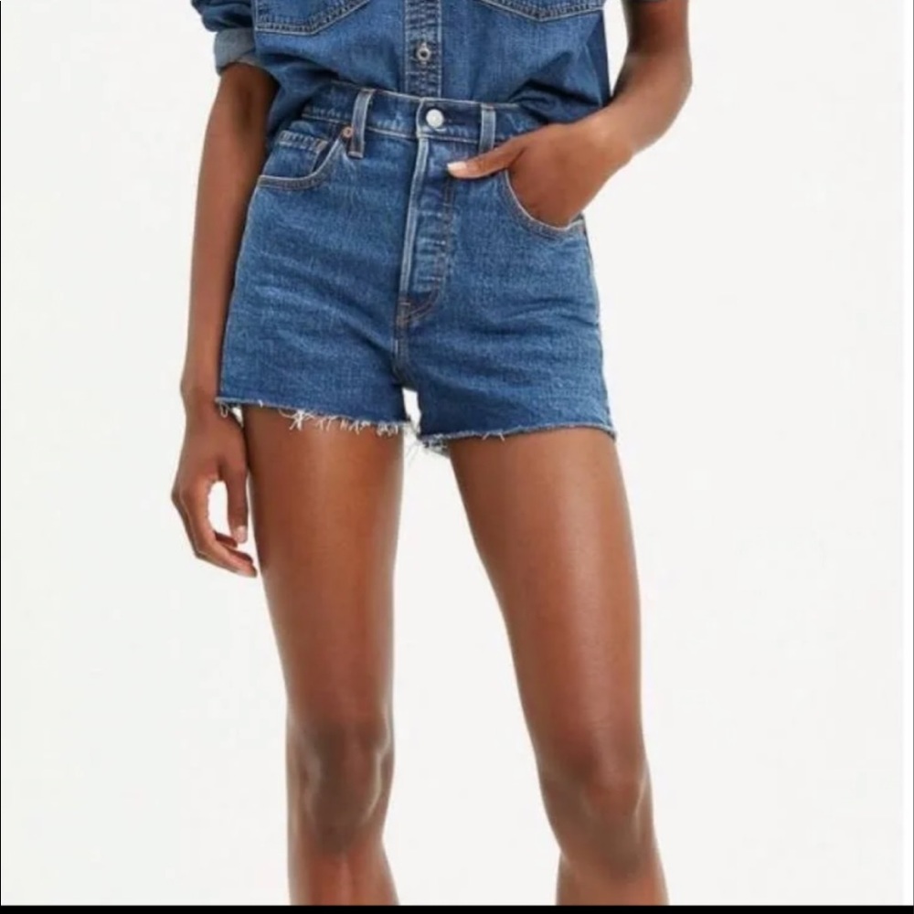 nwt levi’s ribcage shorts size 25